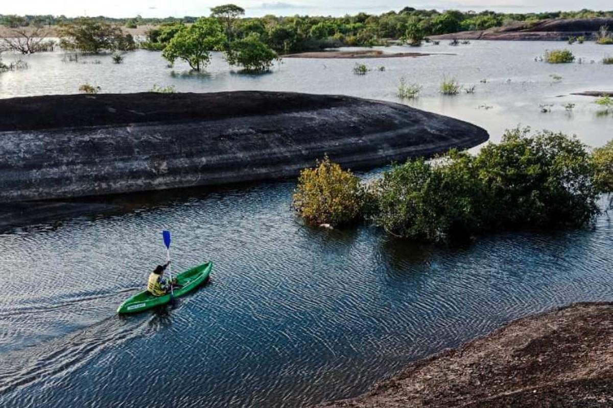 Expedición PNN Tuparro: Navega en el Río Orinoco y Descubre el Hermoso Paisaje del Escudo Guyanés