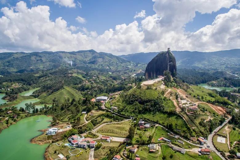 Tour a Guatapé y el Peñol con paseo en barco desde Medellín