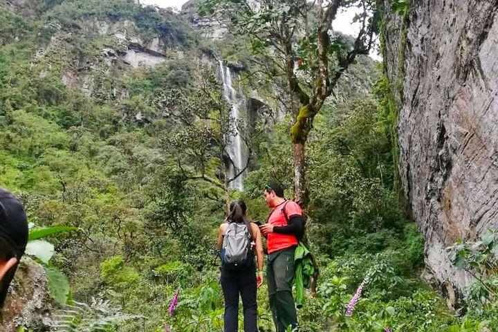 Trekking a Chorro de Plata, una fascinante cascada escondida en las montañas